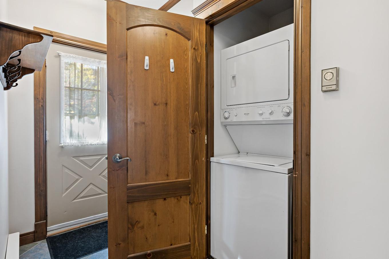 Interior - 4-122 Ch. Des Quatre-Sommets, Mont-Tremblant, QC - Indoor Photo Showing Laundry Room