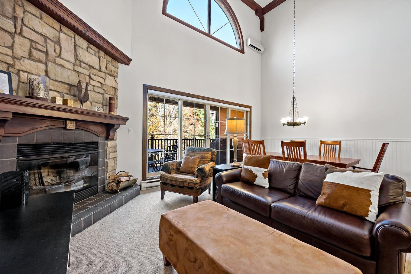 Living room - 4-122 Ch. Des Quatre-Sommets, Mont-Tremblant, QC - Indoor Photo Showing Living Room With Fireplace