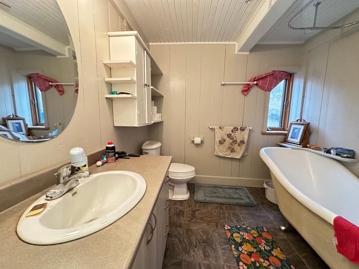 Bathroom - 50 Route 132 O., Saint-Denis-De La Bouteillerie, QC - Indoor Photo Showing Bathroom