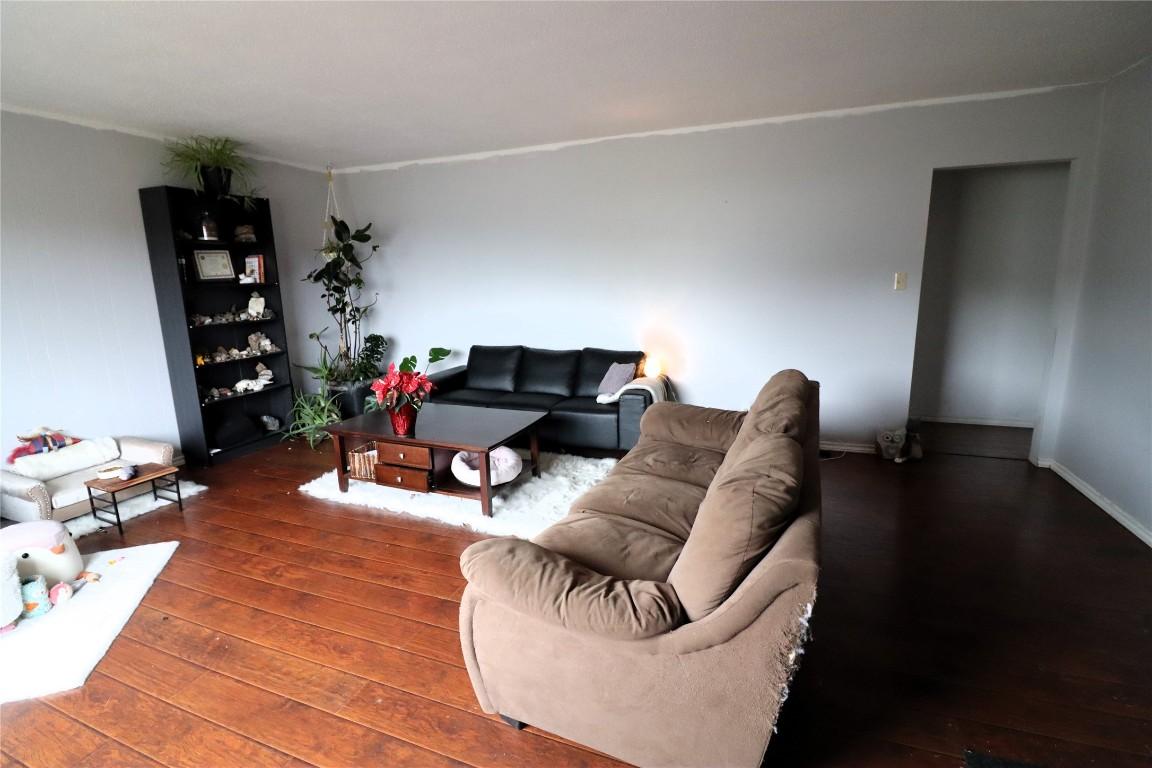 158/160 Vicars Road, Kamloops, BC - Indoor Photo Showing Living Room