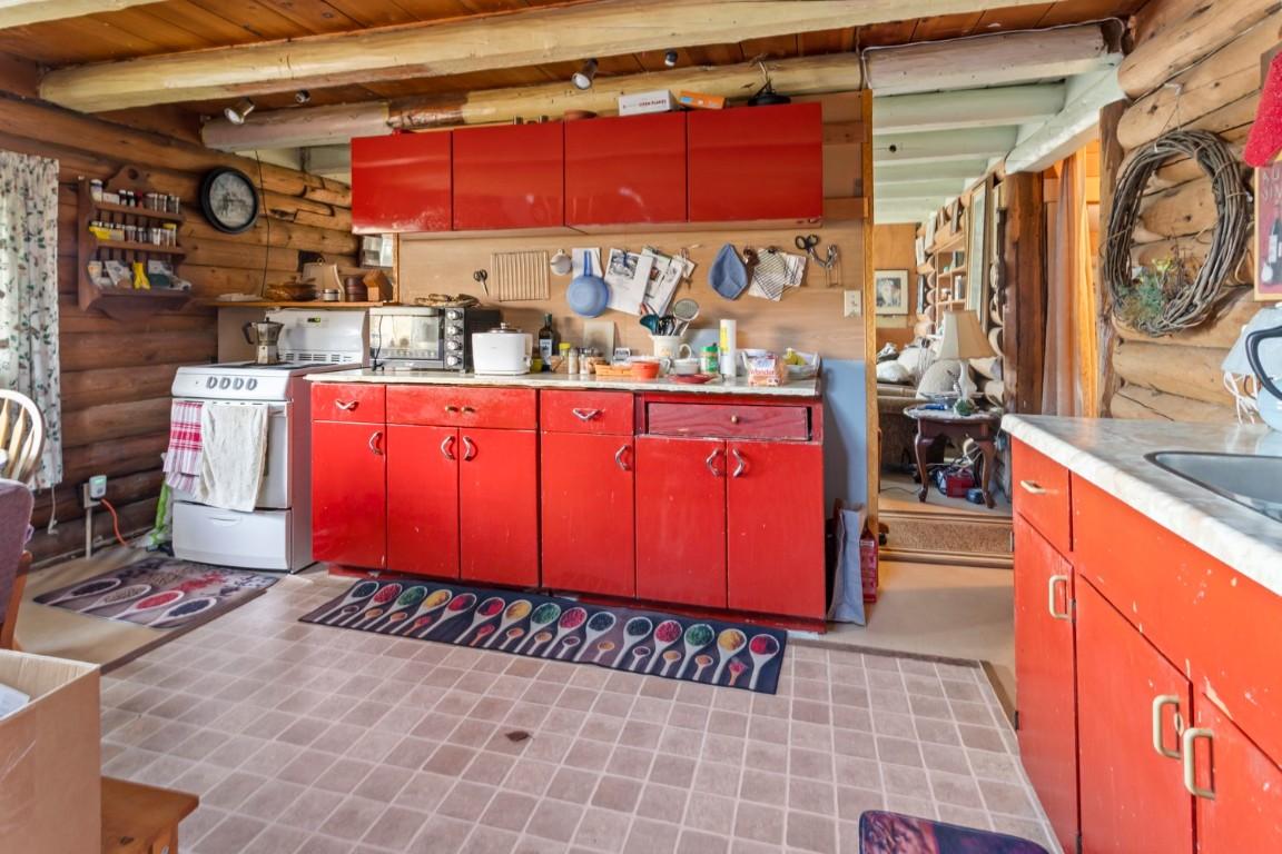 2008 Corn Creek Road, Creston, BC - Indoor Photo Showing Kitchen