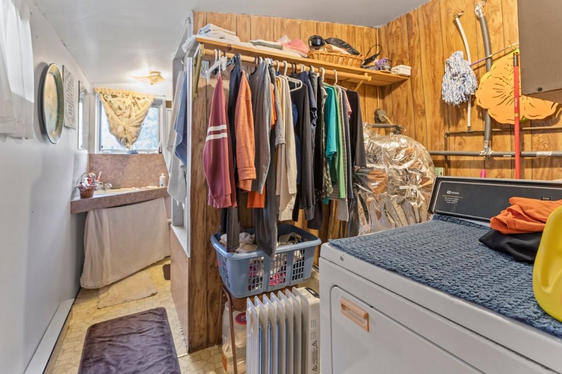 2008 Corn Creek Road, Creston, BC - Indoor With Storage