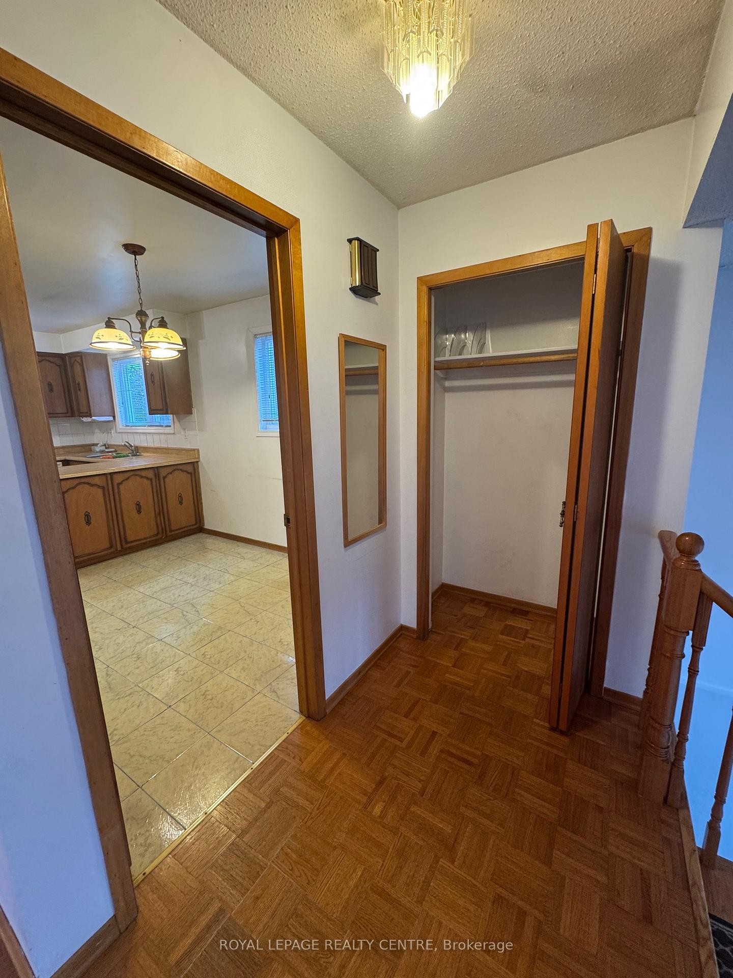 Main-2409 Culver Way, Mississauga, ON