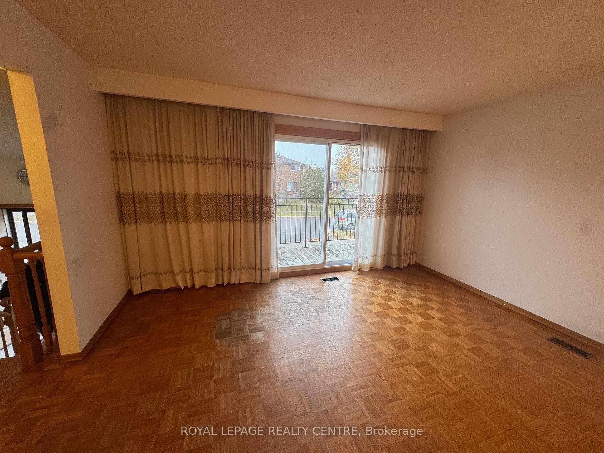 Main-2409 Culver Way, Mississauga, ON