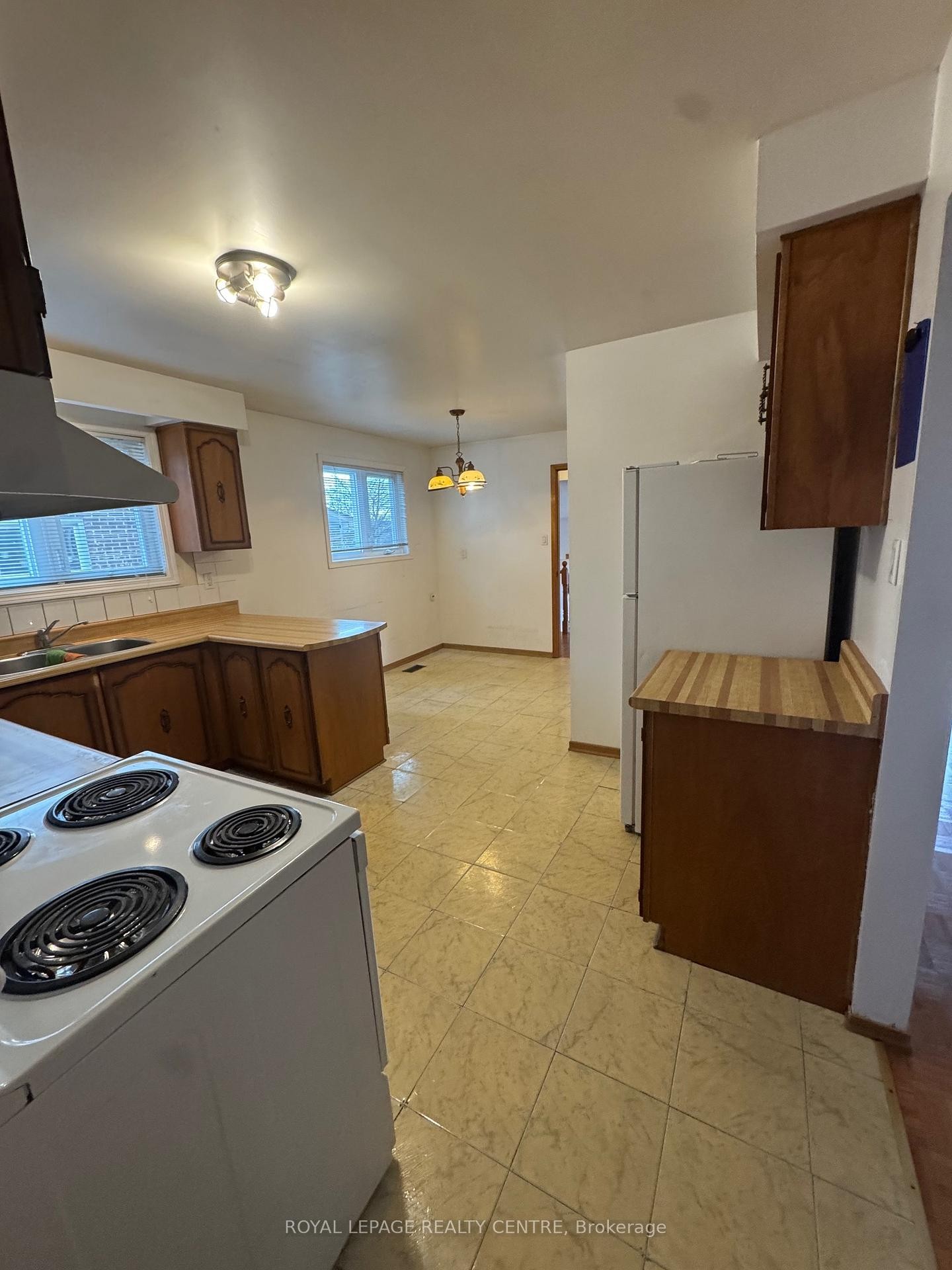 Main-2409 Culver Way, Mississauga, ON