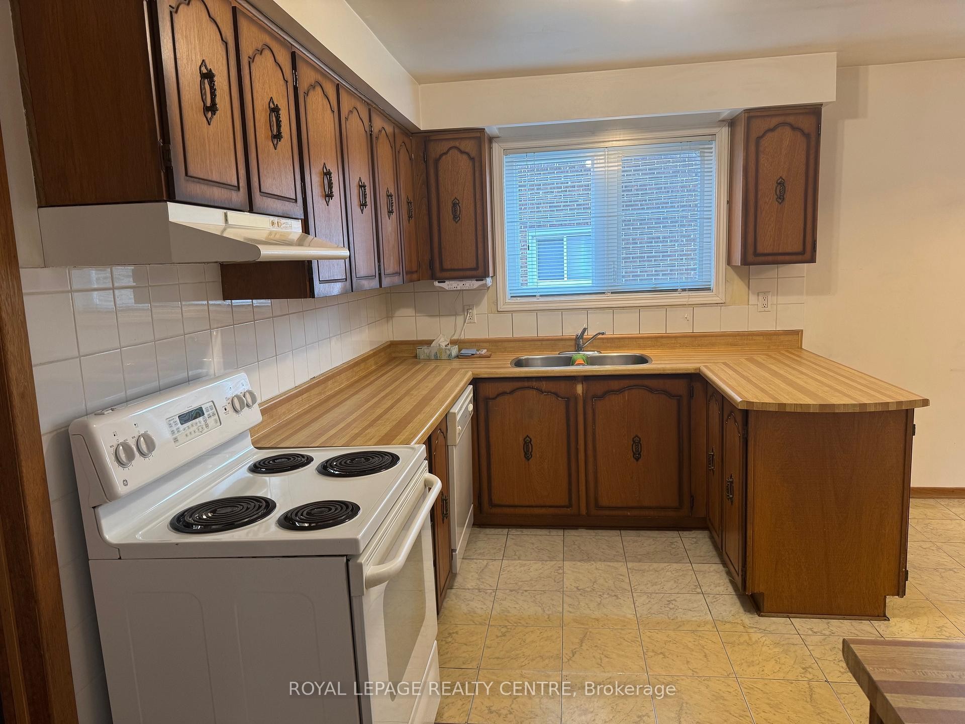 Main-2409 Culver Way, Mississauga, ON