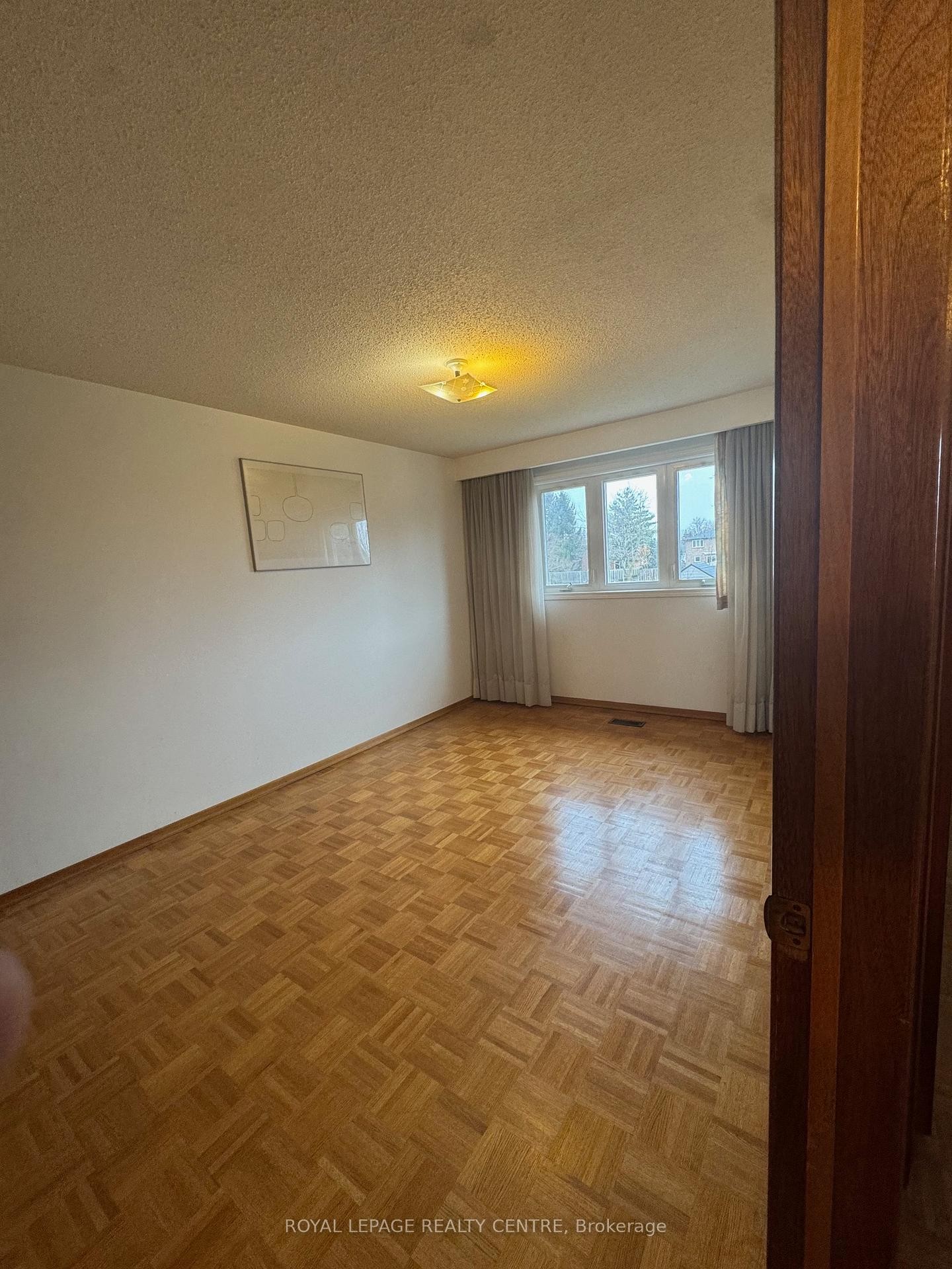 Main-2409 Culver Way, Mississauga, ON