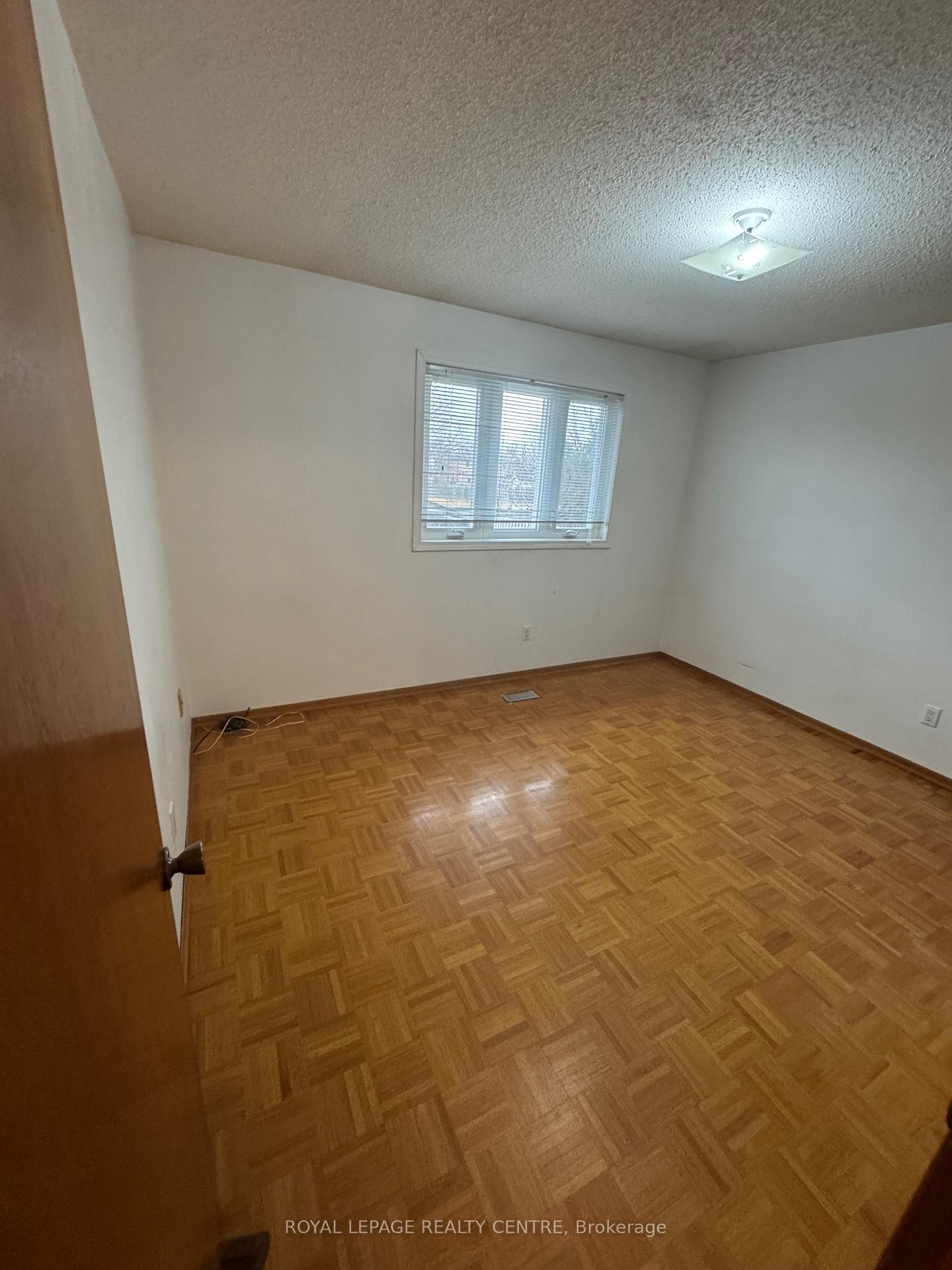 Main-2409 Culver Way, Mississauga, ON