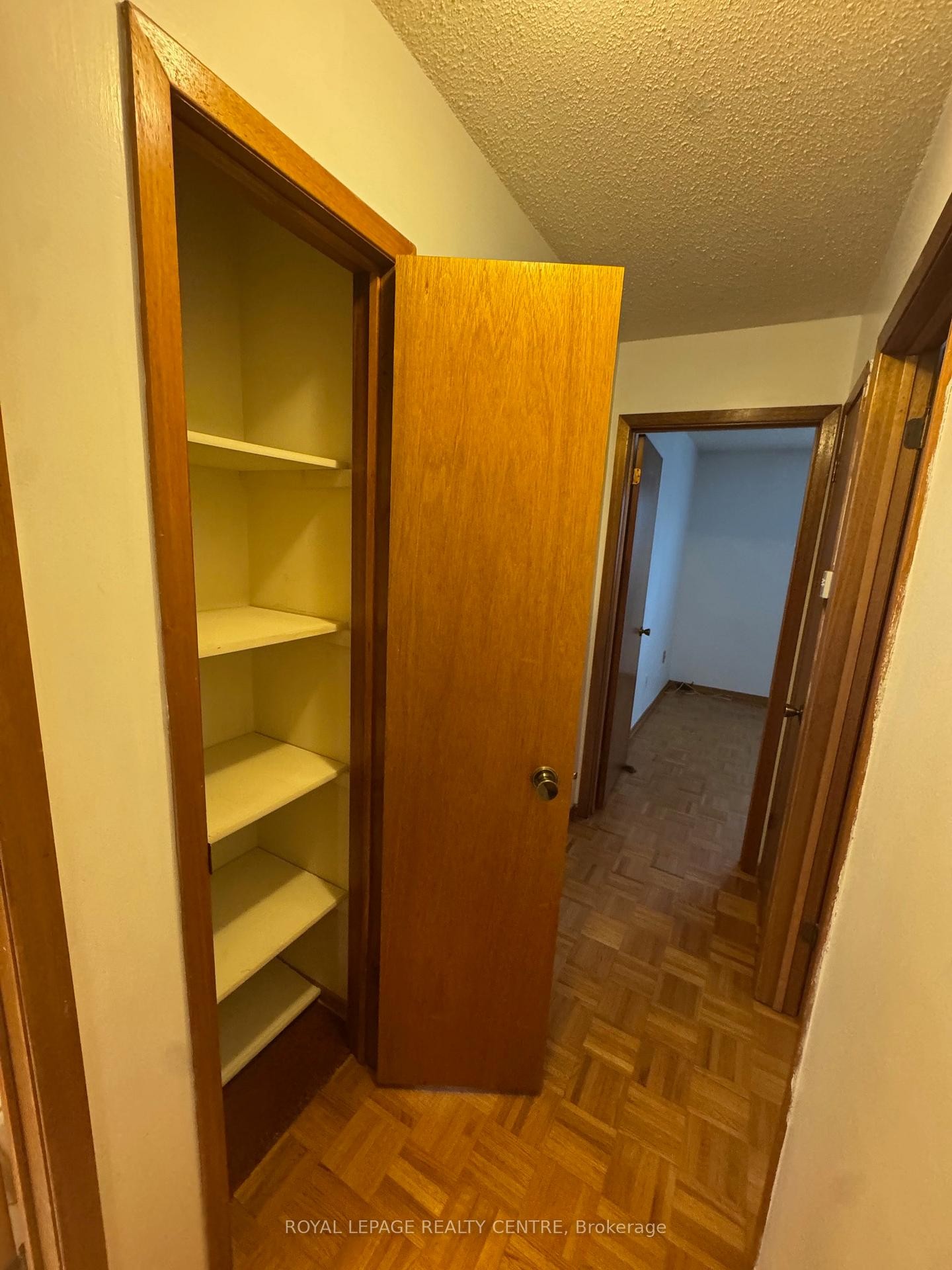 Main-2409 Culver Way, Mississauga, ON