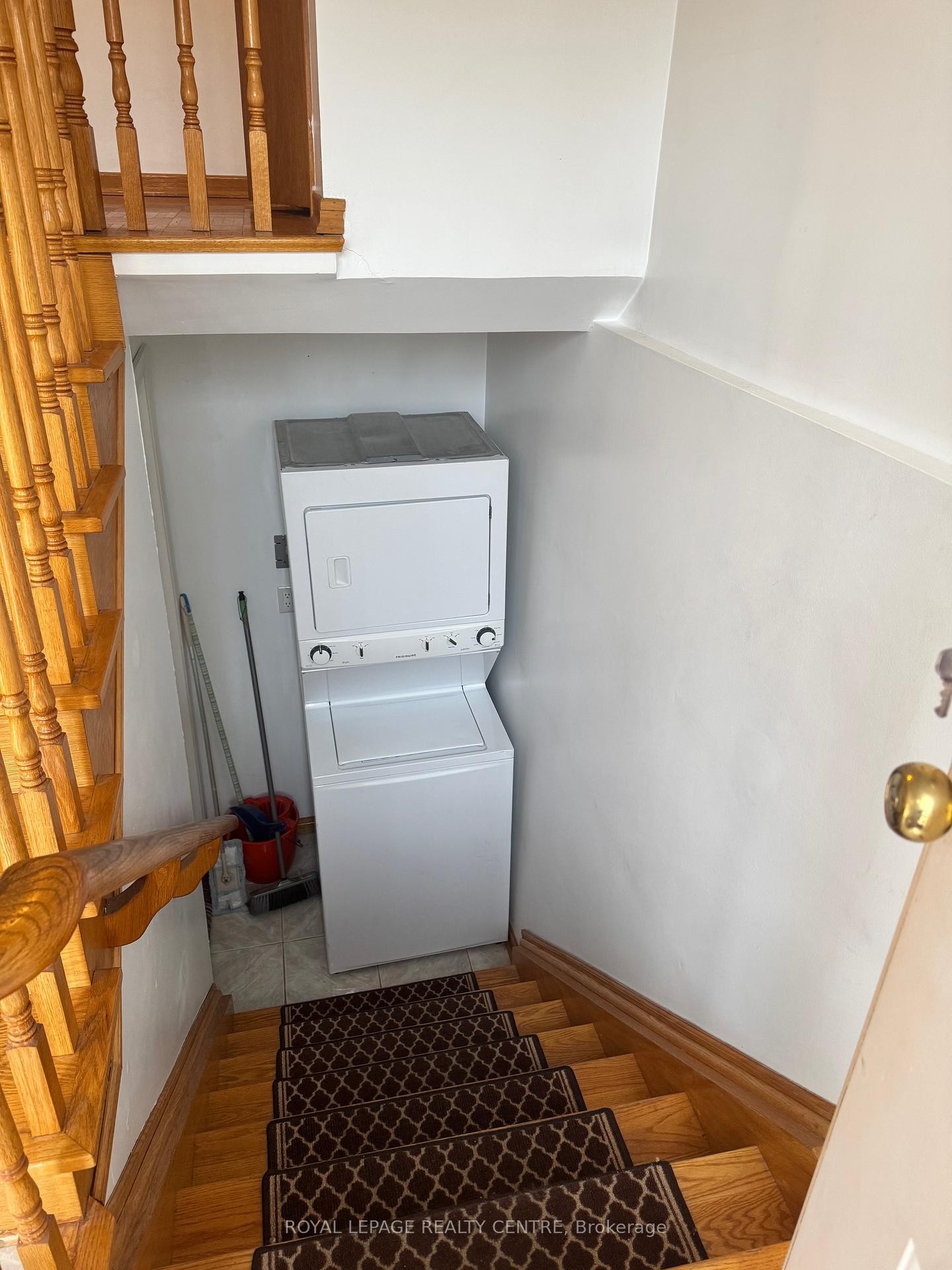 Main-2409 Culver Way, Mississauga, ON