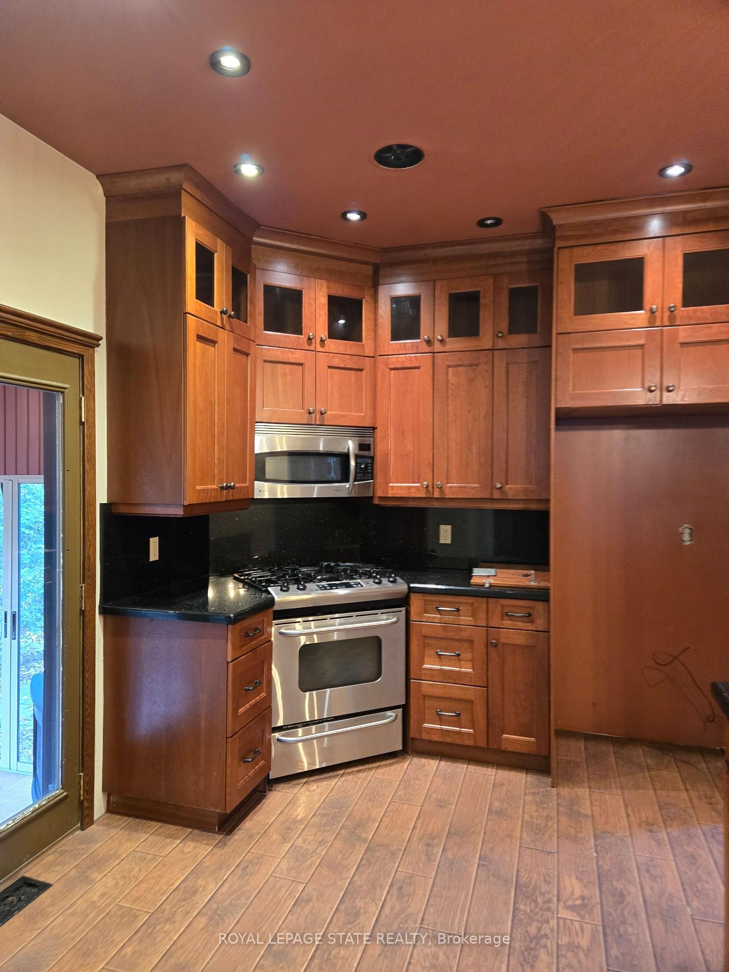 164 Thorold Road, Welland, ON - Indoor Photo Showing Kitchen