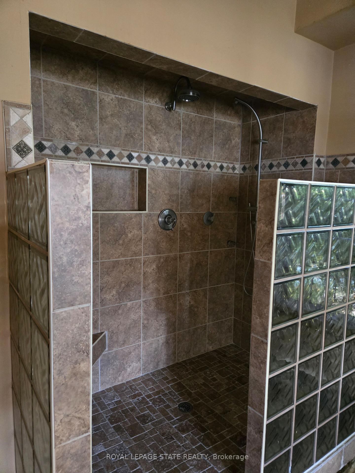 164 Thorold Road, Welland, ON - Indoor Photo Showing Bathroom