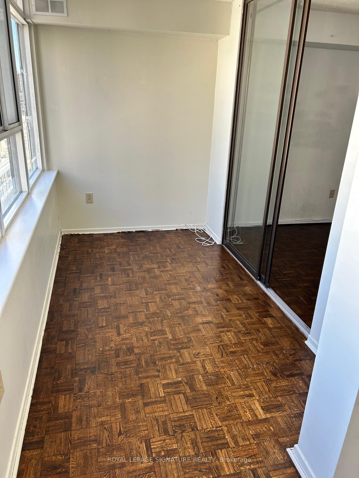 1711-45 Carlton Street, Toronto, ON - Indoor Photo Showing Other Room