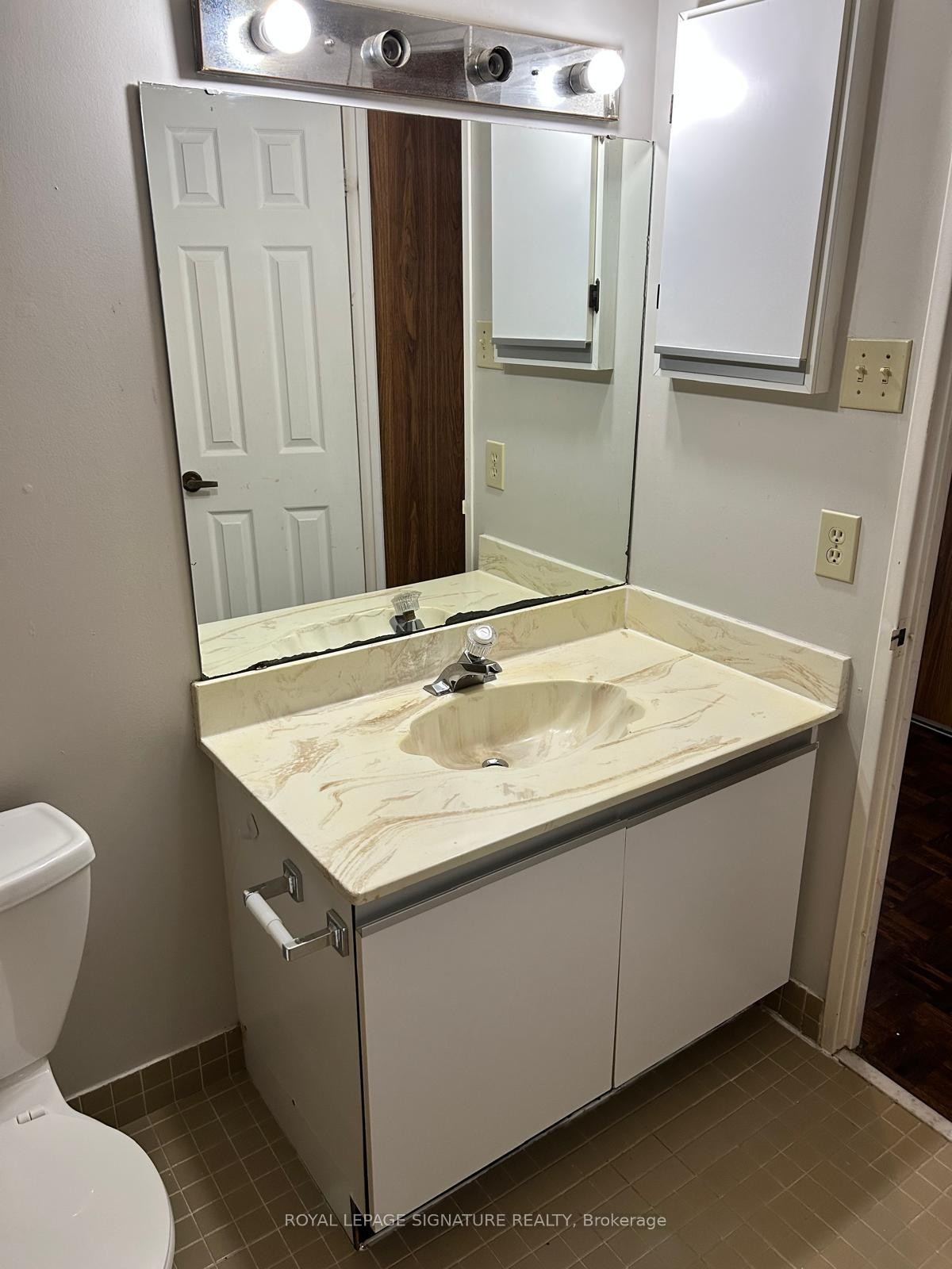 1711-45 Carlton Street, Toronto, ON - Indoor Photo Showing Bathroom