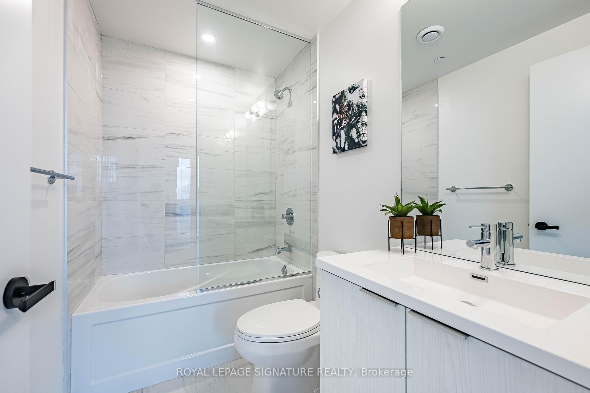 3007-8 Interchange Way, Vaughan, ON - Indoor Photo Showing Bathroom
