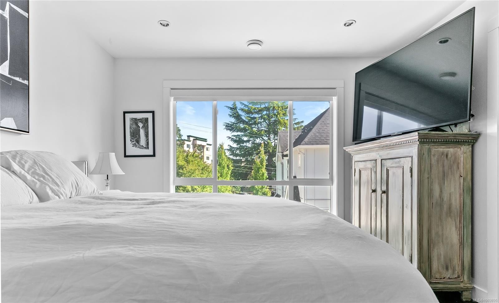 7-1032 Cloverdale Ave, Saanich, BC