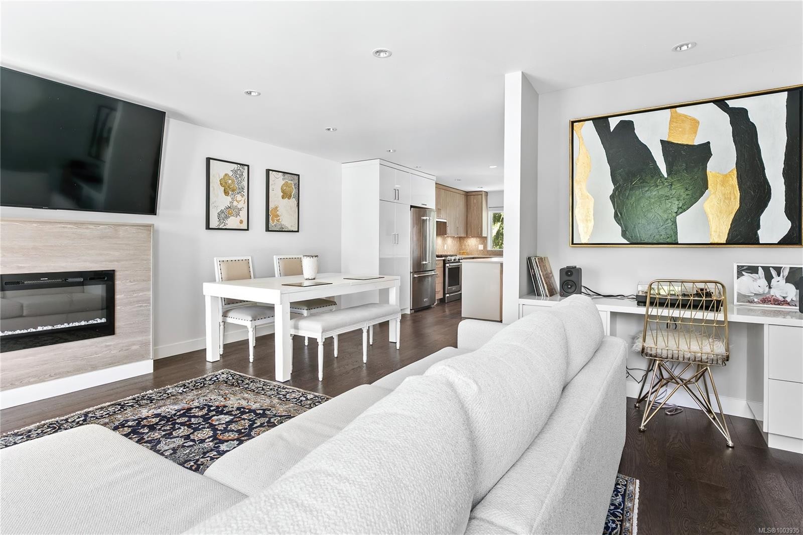 7-1032 Cloverdale Ave, Saanich, BC