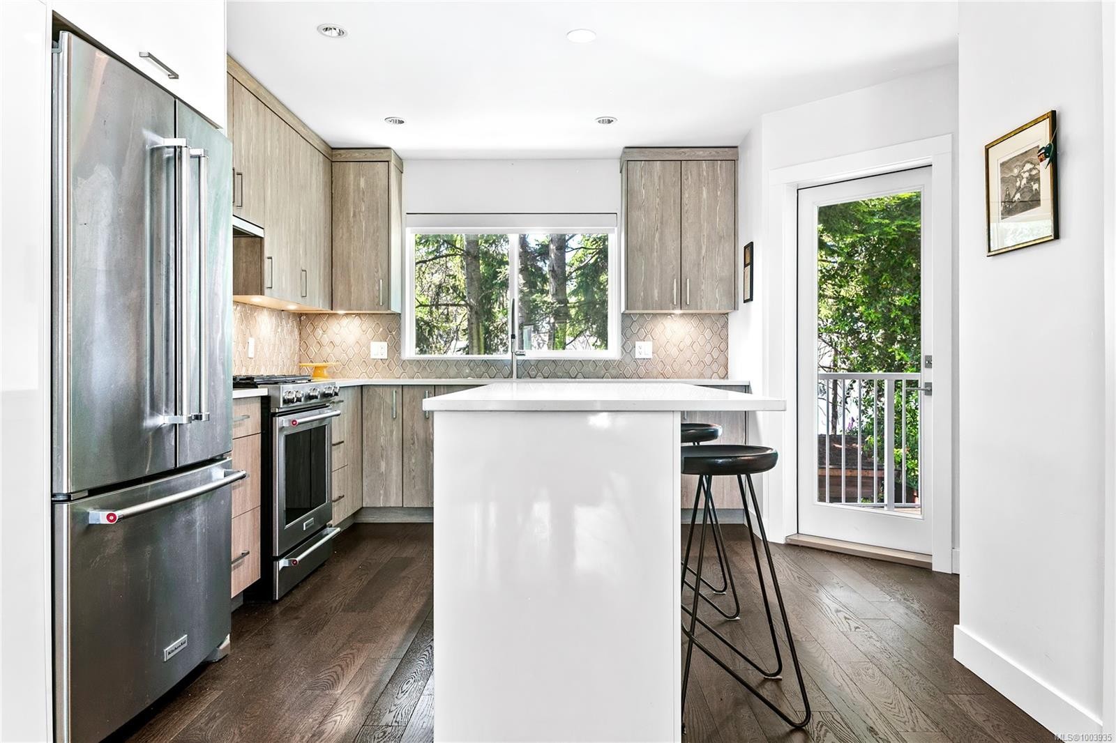 7-1032 Cloverdale Ave, Saanich, BC