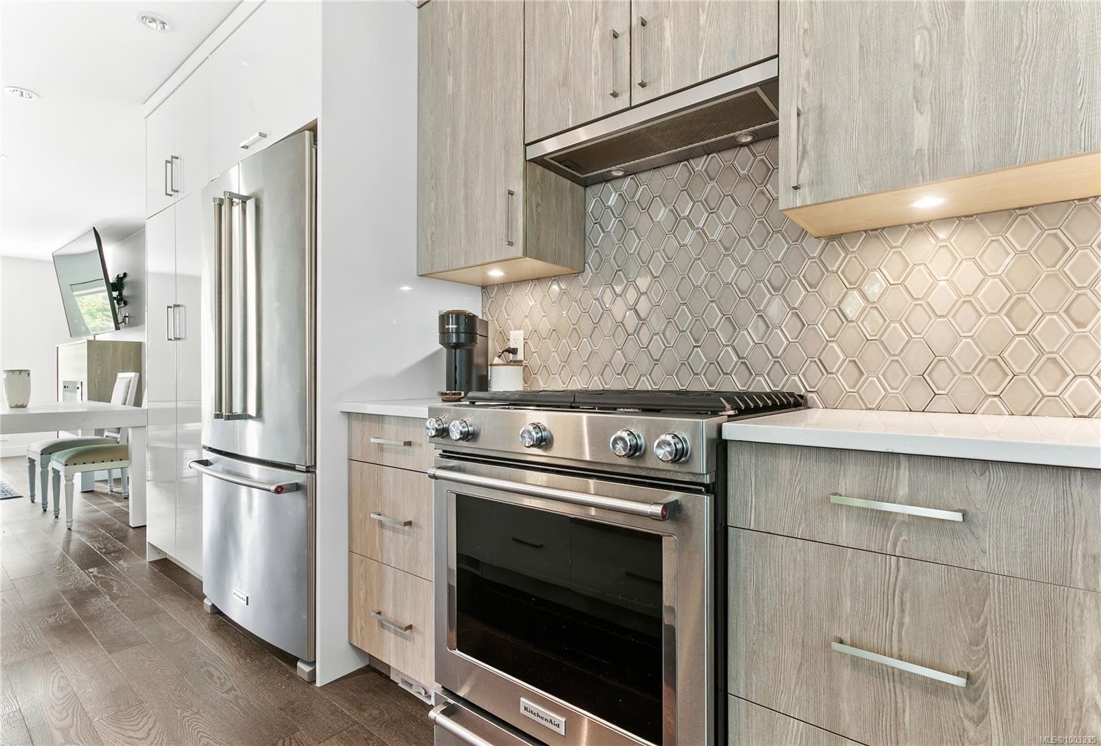 7-1032 Cloverdale Ave, Saanich, BC