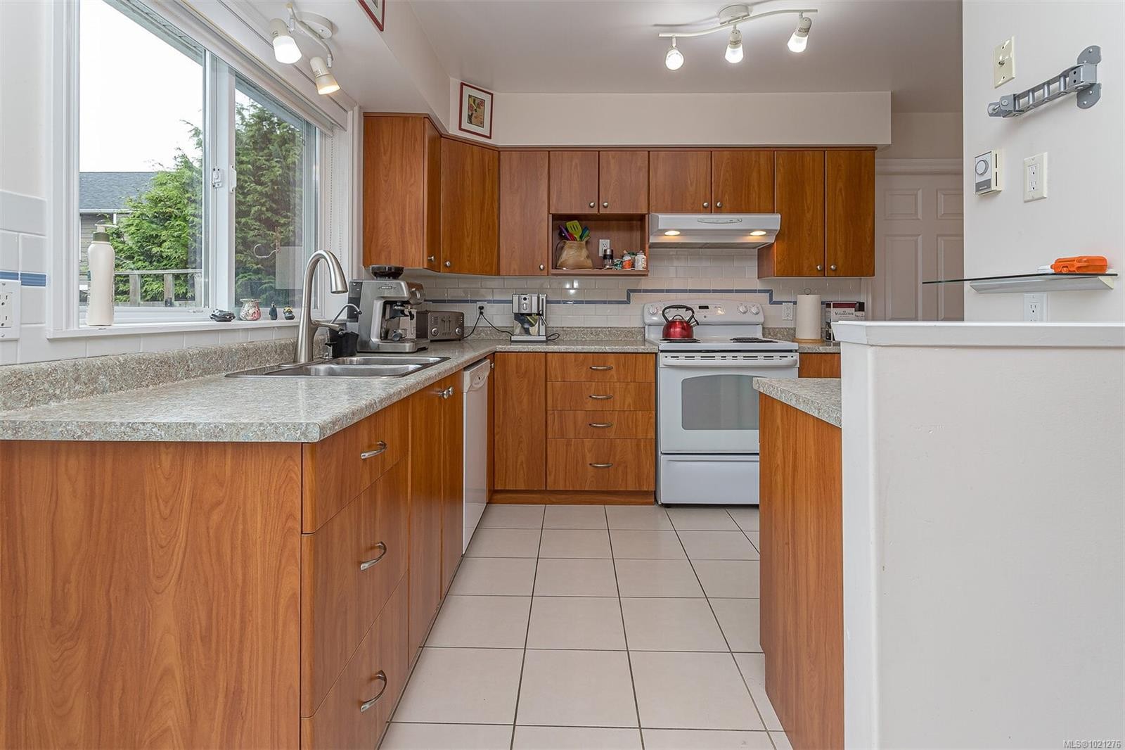 1914 Maple Ave South, Sooke, BC