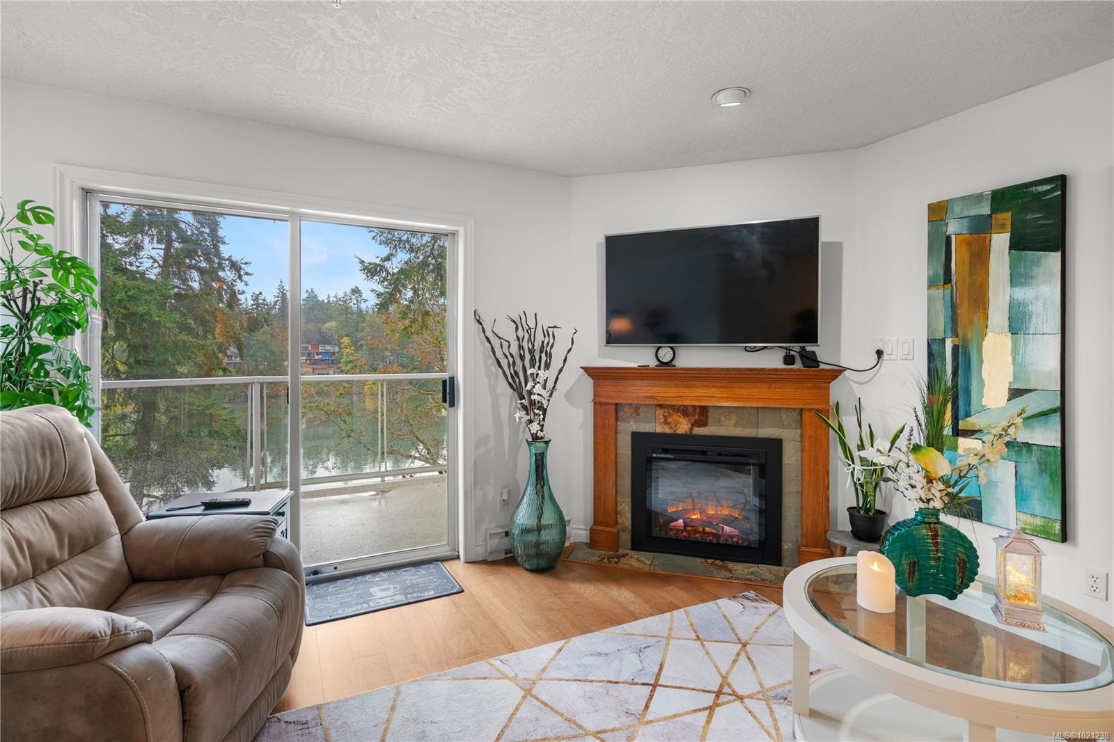 304-1 Buddy Rd, View Royal, BC - Indoor Photo Showing Living Room With Fireplace