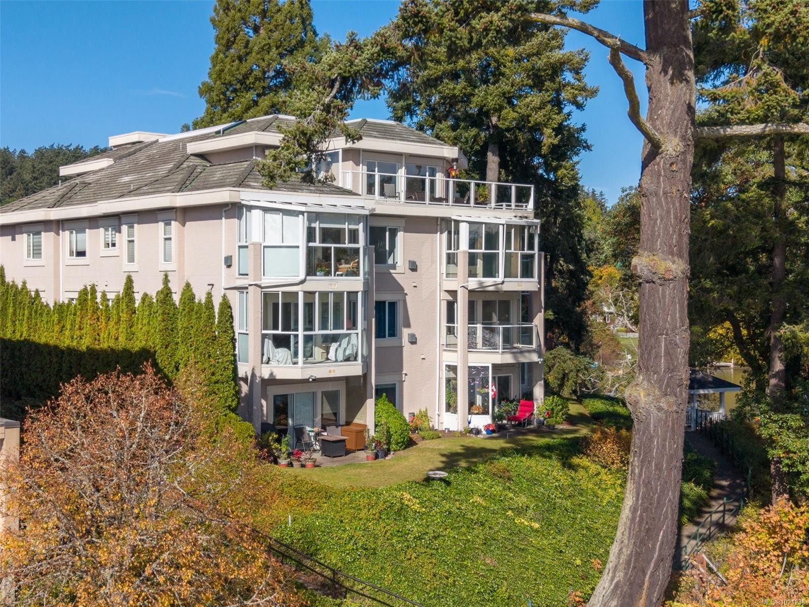 304-1 Buddy Rd, View Royal, BC - Outdoor