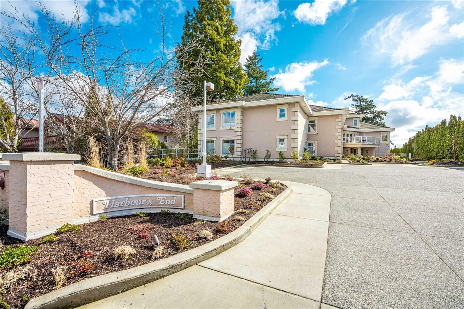 304-1 Buddy Rd, View Royal, BC - Outdoor