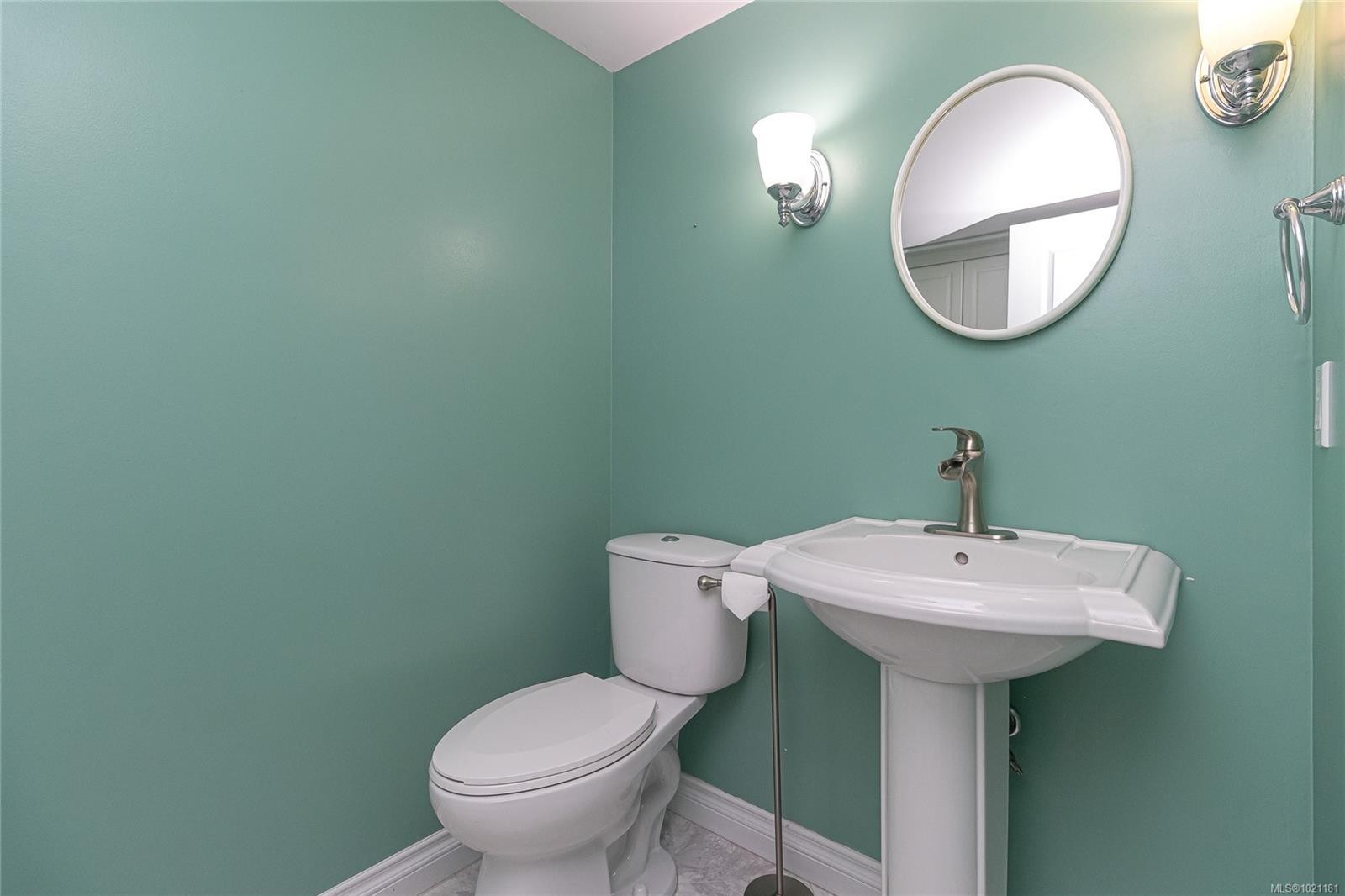 506-69 Gorge Rd West, Saanich, BC - Indoor Photo Showing Bathroom