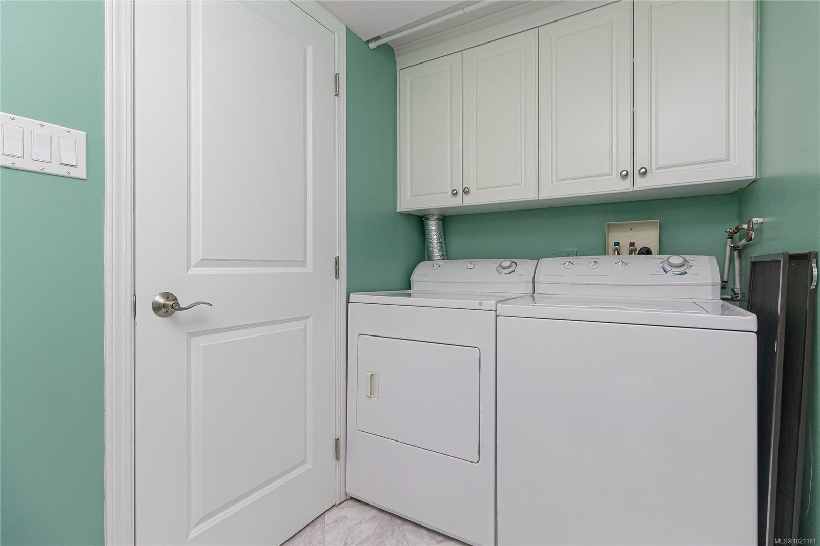 506-69 Gorge Rd West, Saanich, BC - Indoor Photo Showing Laundry Room
