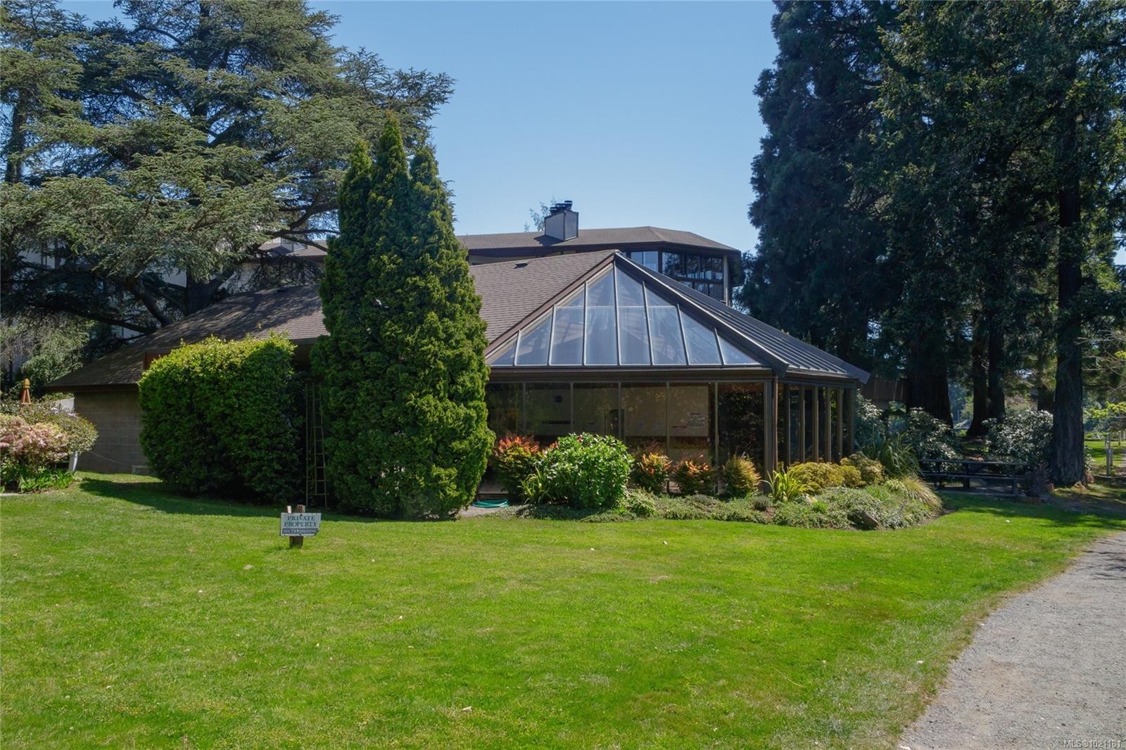 506-69 Gorge Rd West, Saanich, BC - Outdoor