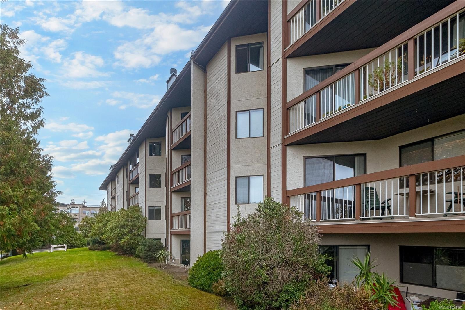 506-69 Gorge Rd West, Saanich, BC - Outdoor With Balcony