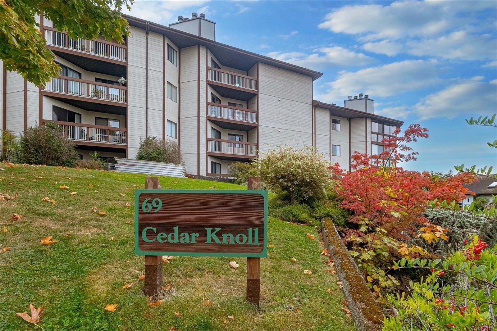 506-69 Gorge Rd West, Saanich, BC - Outdoor With Balcony