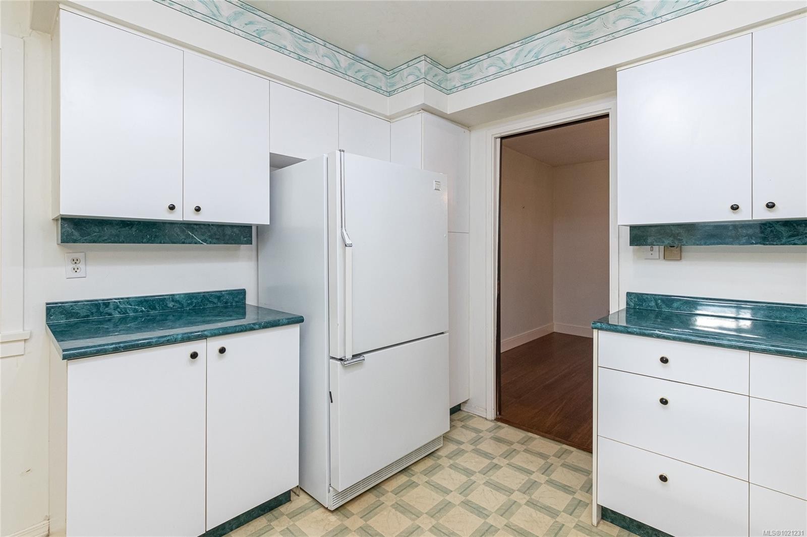 2020 Saltair Pl, Saanich, BC