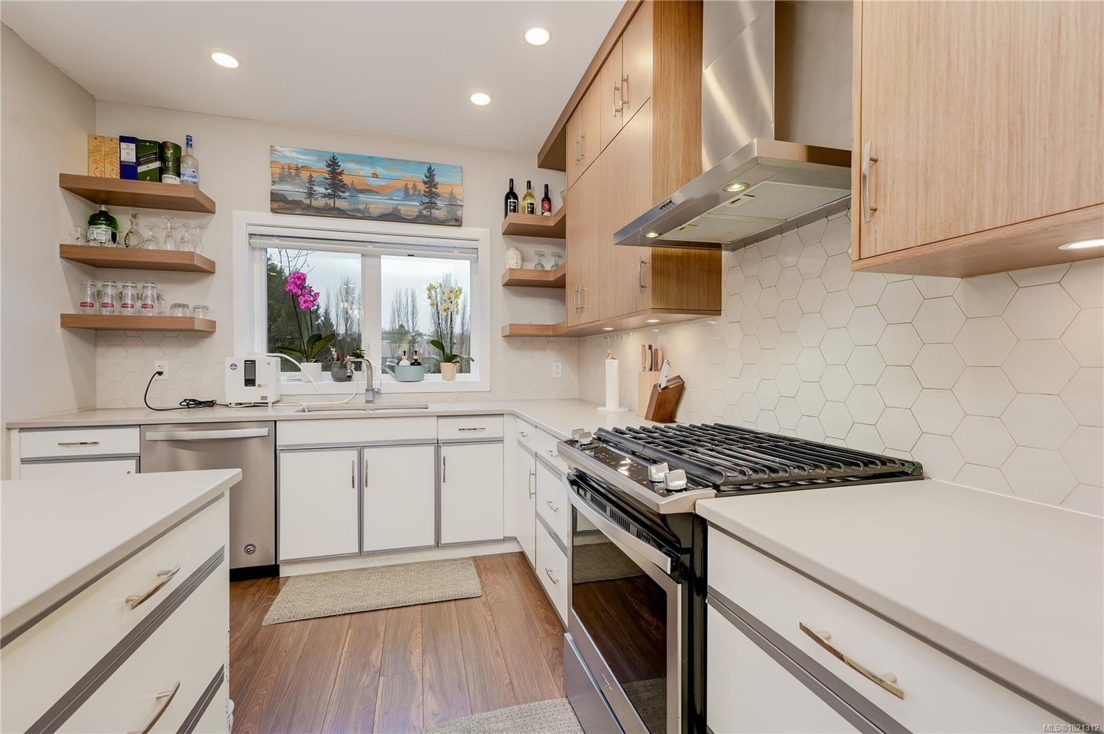 7-4355 Viewmont Ave, Saanich, BC