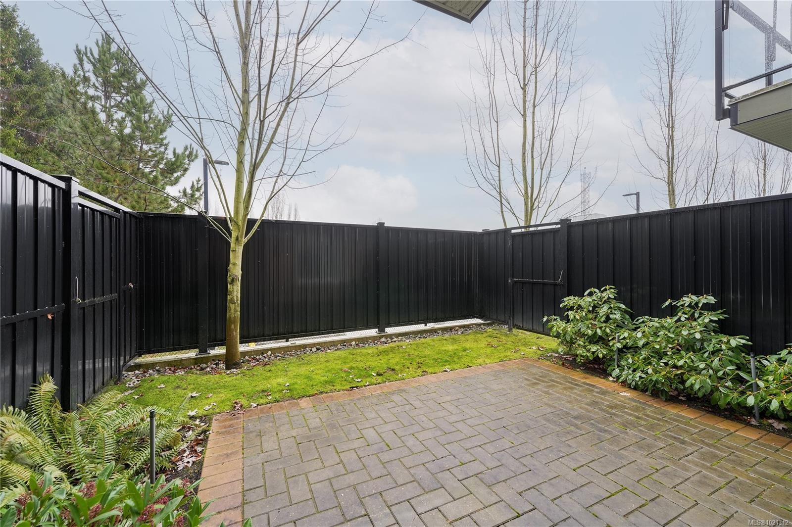 7-4355 Viewmont Ave, Saanich, BC