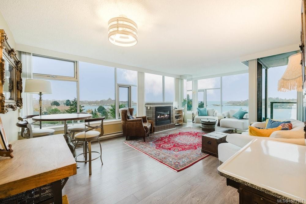 702-325 Maitland St, Victoria, BC - Indoor Photo Showing Living Room With Fireplace