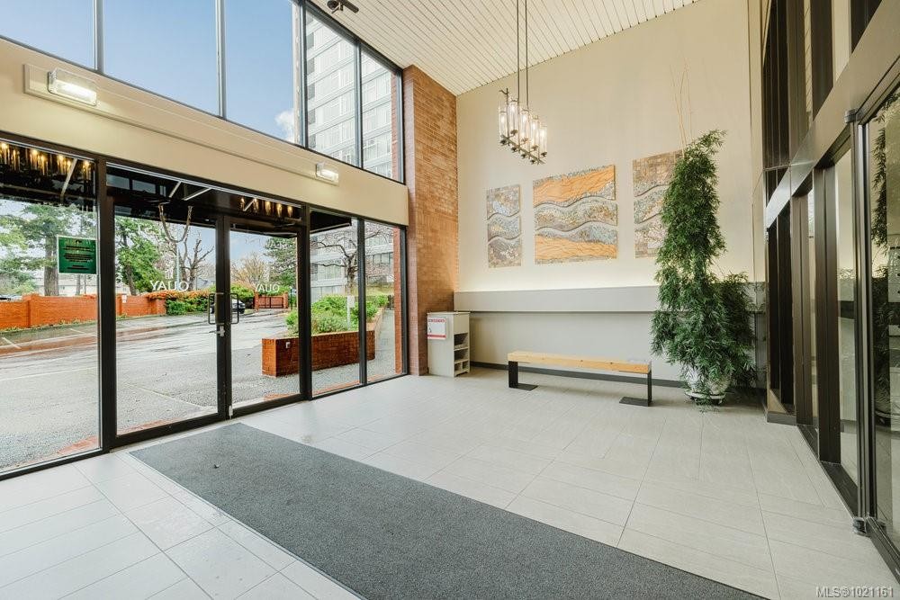 702-325 Maitland St, Victoria, BC - Outdoor With Exterior