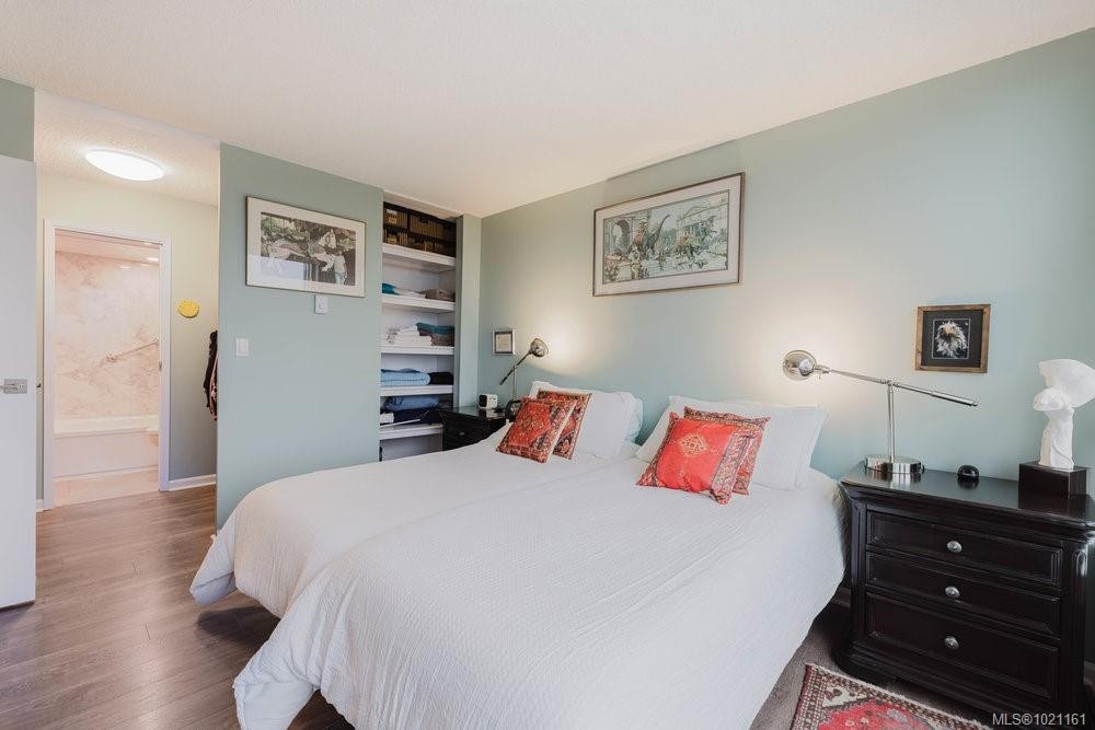 702-325 Maitland St, Victoria, BC - Indoor Photo Showing Bedroom