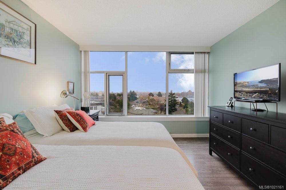 702-325 Maitland St, Victoria, BC - Indoor Photo Showing Bedroom