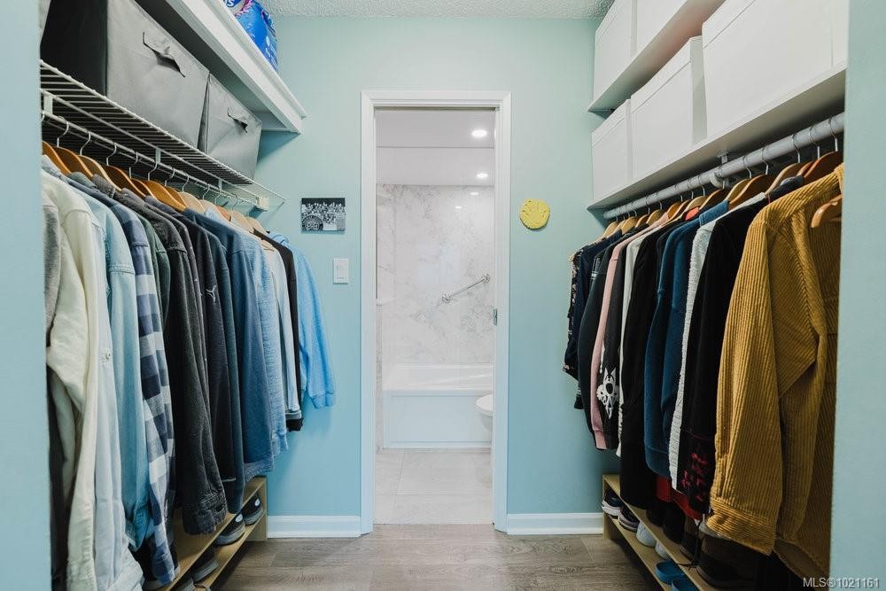 702-325 Maitland St, Victoria, BC - Indoor With Storage