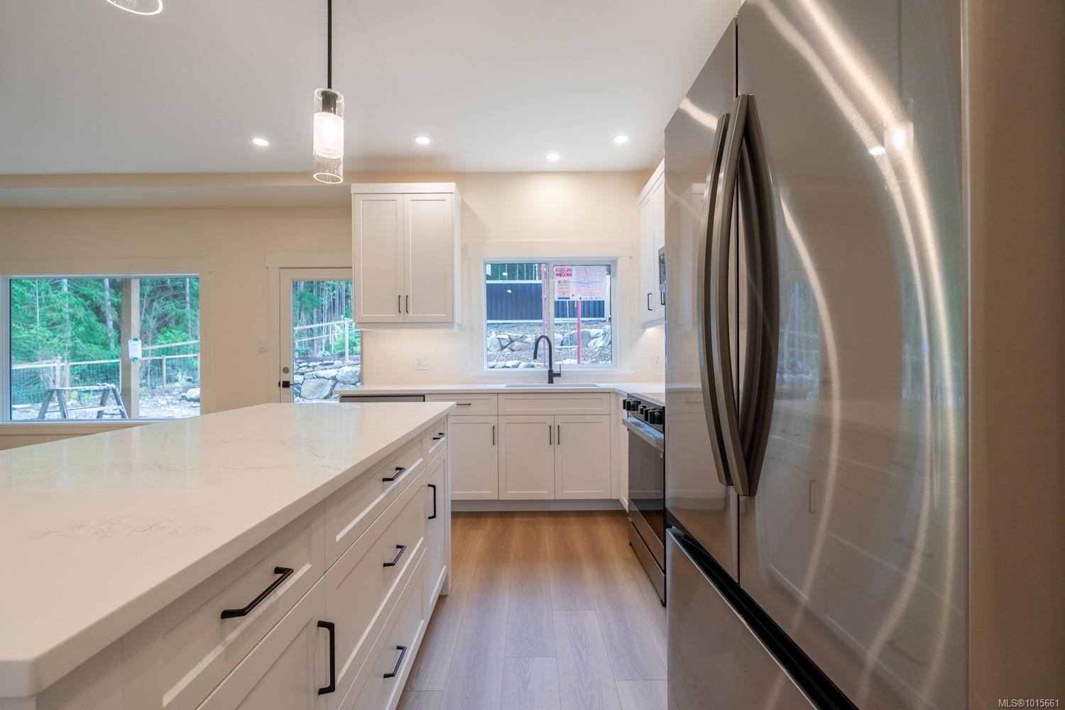 672 Sanderson Rd, Ladysmith, BC - Indoor Photo Showing Kitchen With Upgraded Kitchen