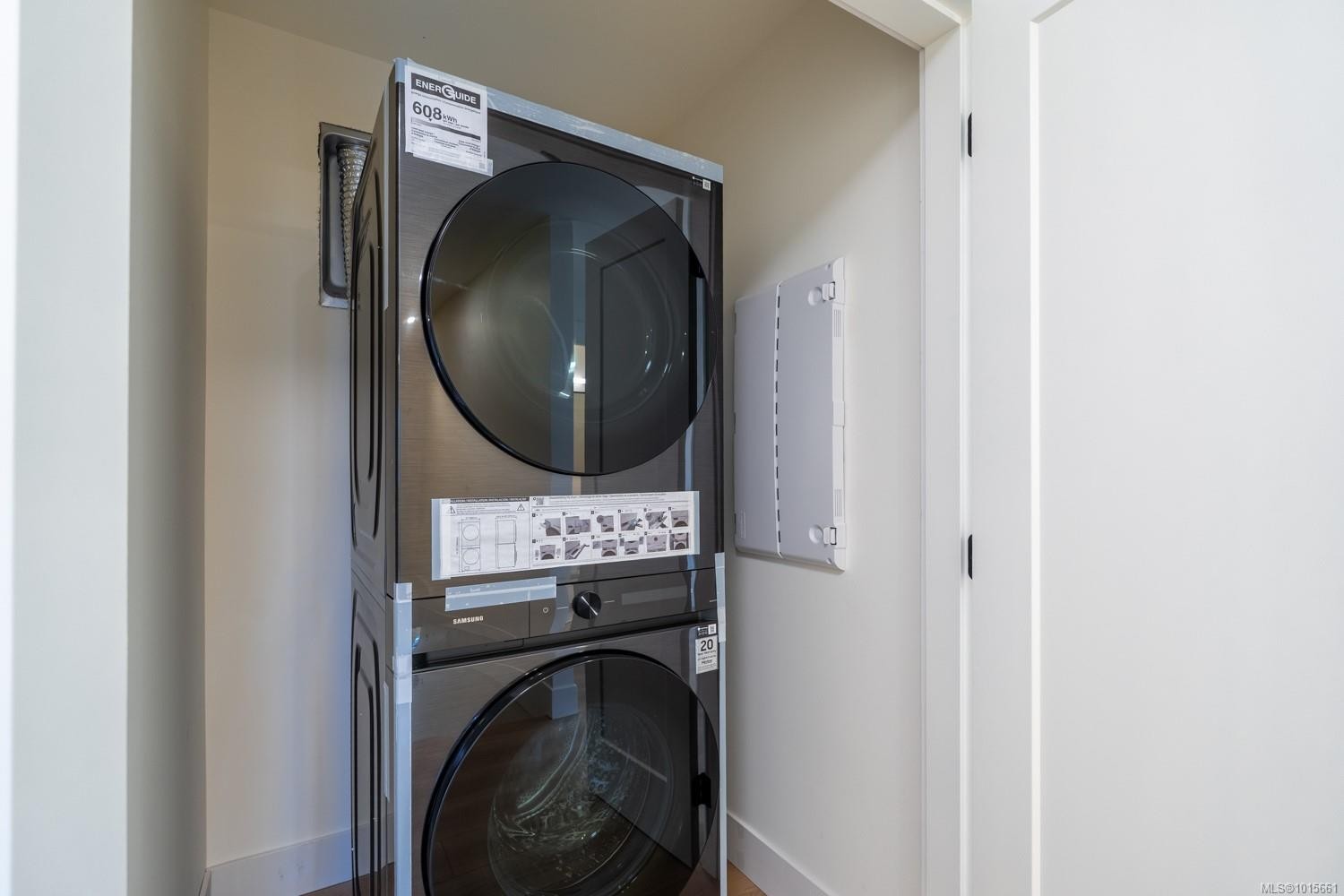672 Sanderson Rd, Ladysmith, BC - Indoor Photo Showing Laundry Room