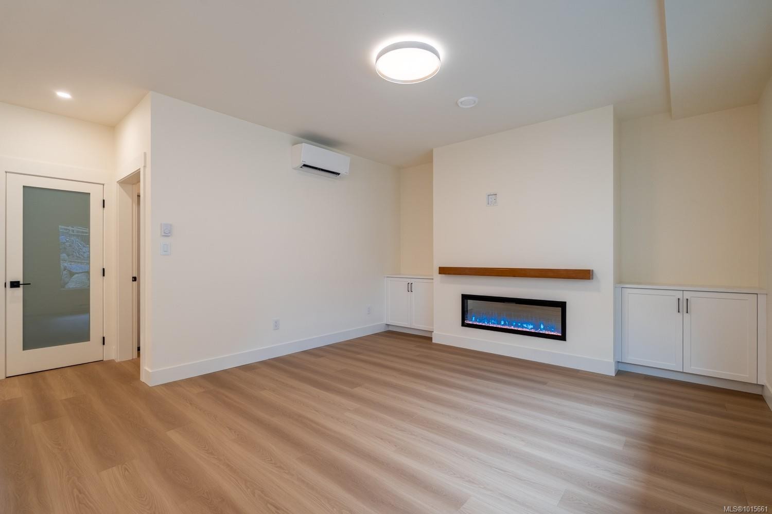 672 Sanderson Rd, Ladysmith, BC - Indoor With Fireplace