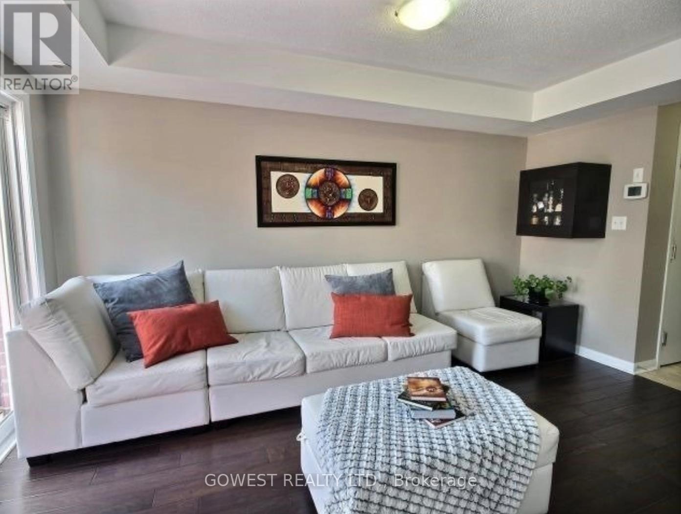 5 - 614 Shoreline Drive, Mississauga, ON - Indoor Photo Showing Living Room