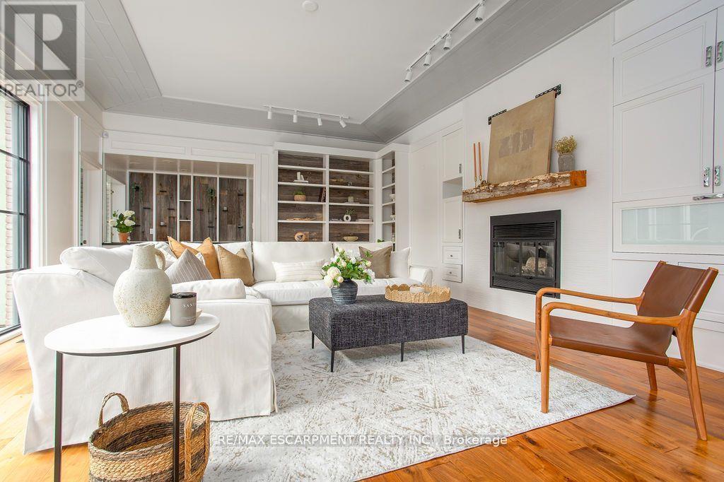 12 Blackberry Place, Hamilton, ON - Indoor Photo Showing Living Room With Fireplace