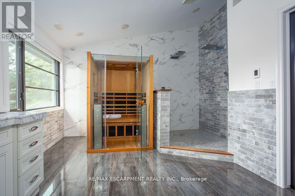 12 Blackberry Place, Hamilton, ON - Indoor