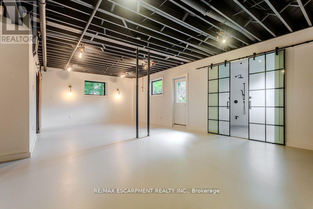 12 Blackberry Place, Hamilton, ON - Indoor Photo Showing Other Room