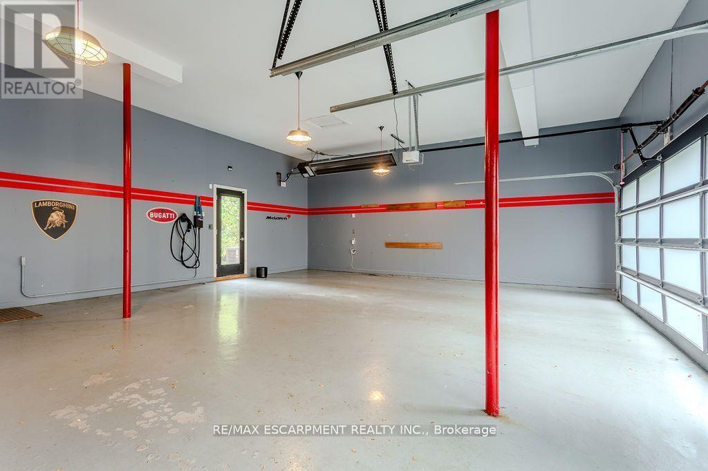 12 Blackberry Place, Hamilton, ON - Indoor Photo Showing Garage