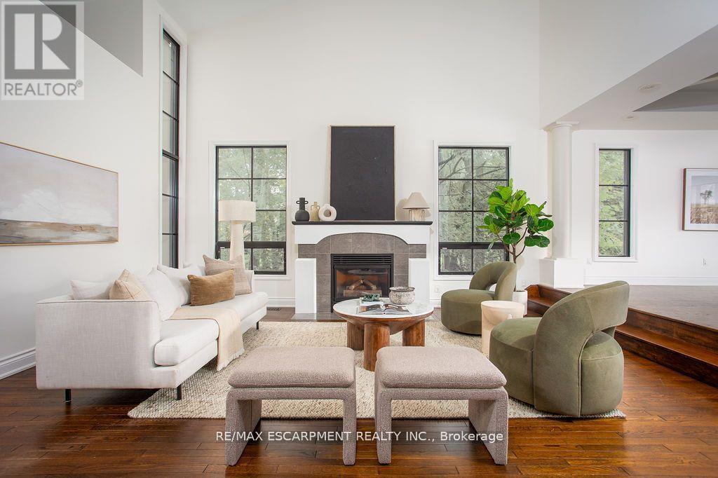 12 Blackberry Place, Hamilton, ON - Indoor Photo Showing Living Room With Fireplace