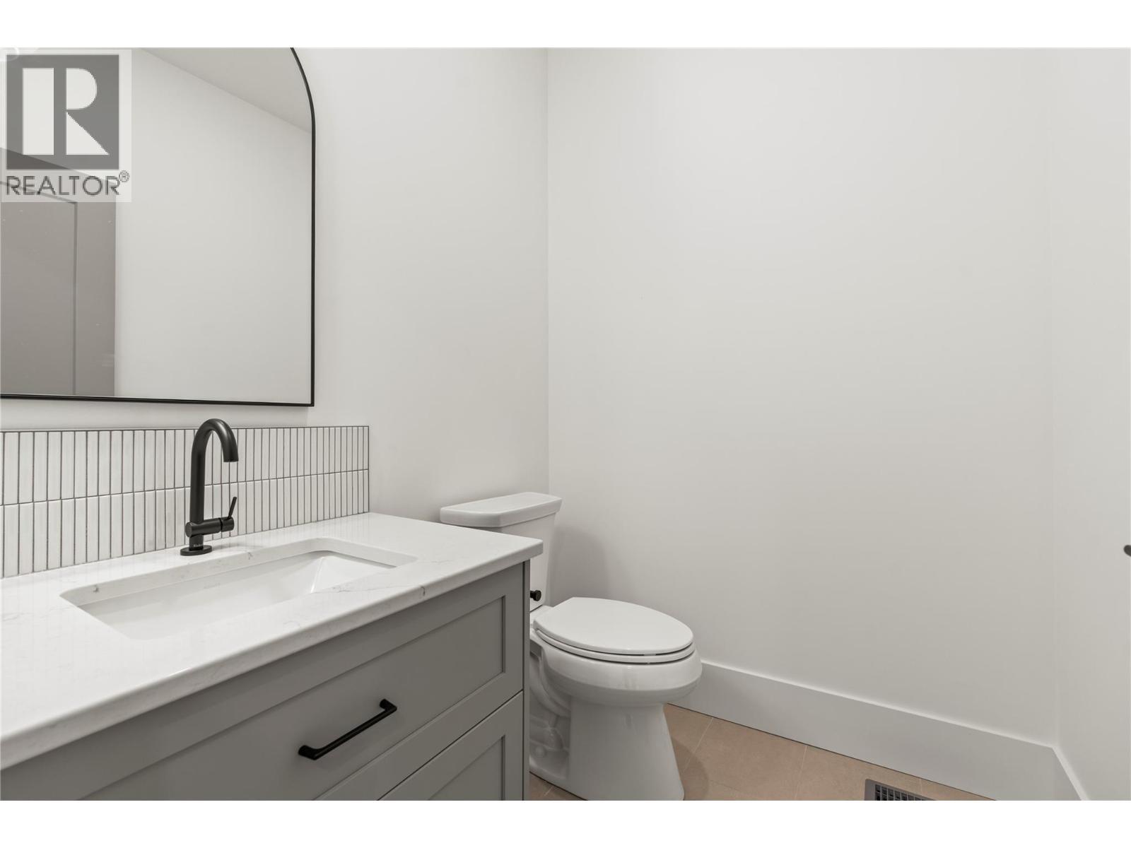 7036 Manning Place, Vernon, BC - Indoor Photo Showing Bathroom